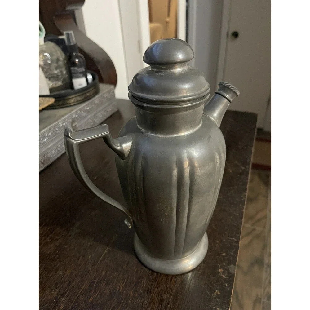 VINTAGE PILGRIM PEWTER PITCHER 3 PINT 2334 LIDDED SCREW SPOUT CAP APPRX: 10”T